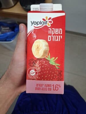 משקה יופלה בננה ותות 1.6%